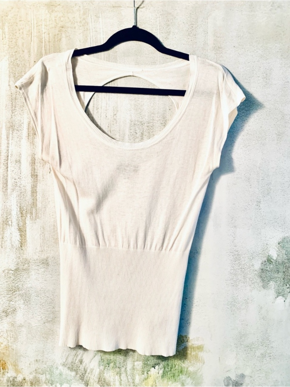 Bebe Off White Ribbed Waist Top Keyhole Back